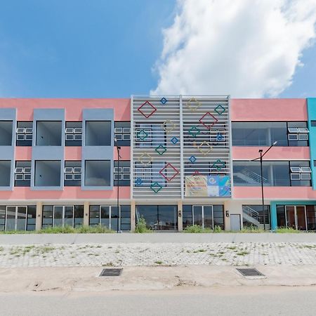 Sans Hotel Berau Square Tanjung Redep Zewnętrze zdjęcie