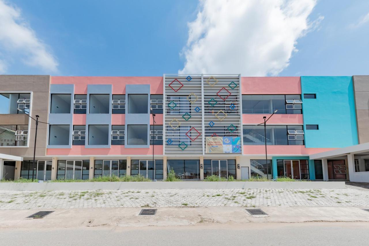 Sans Hotel Berau Square Tanjung Redep Zewnętrze zdjęcie